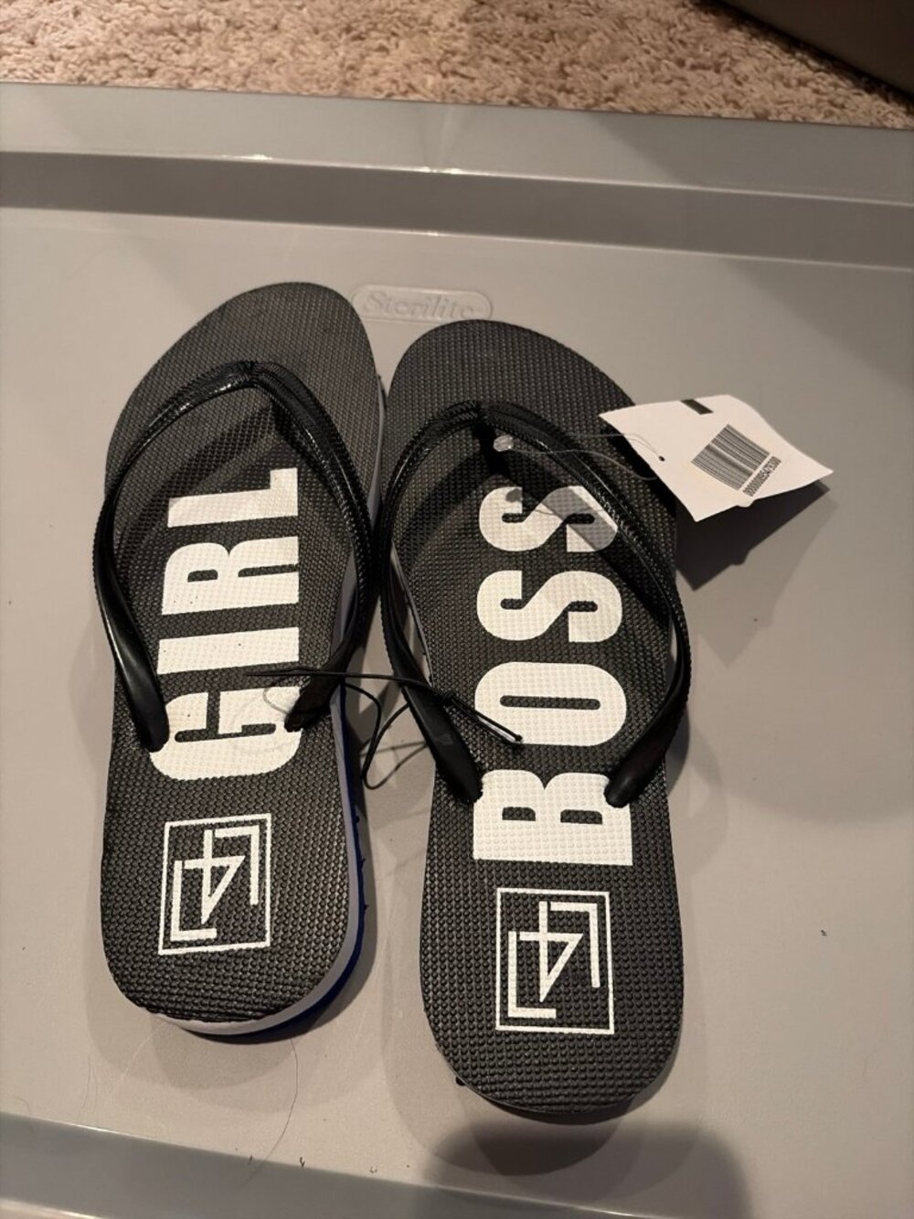Flip flops - Picture 1 of 3